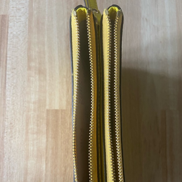 Michael Kors Jet Set Travel Wristlet - Picture 5 of 7